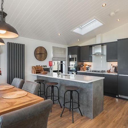 Hiraeth - Luxury Lodge With Hot Tub, Close To Beach Penally Exterior photo