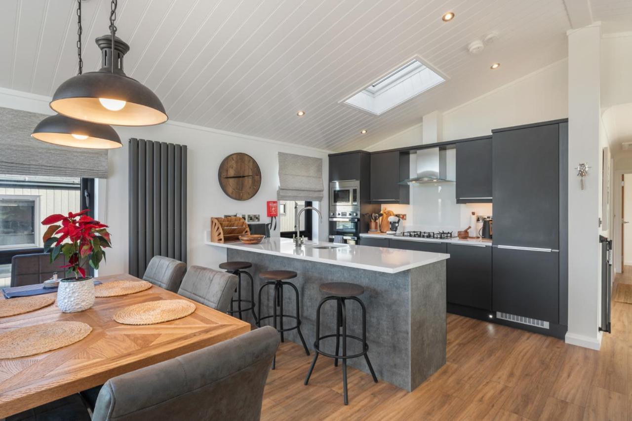 Hiraeth - Luxury Lodge With Hot Tub, Close To Beach Penally Exterior photo