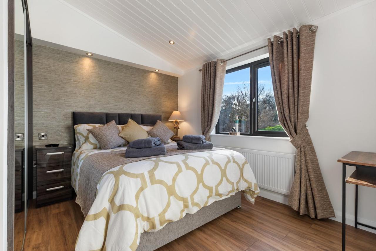 Hiraeth - Luxury Lodge With Hot Tub, Close To Beach Penally Exterior photo
