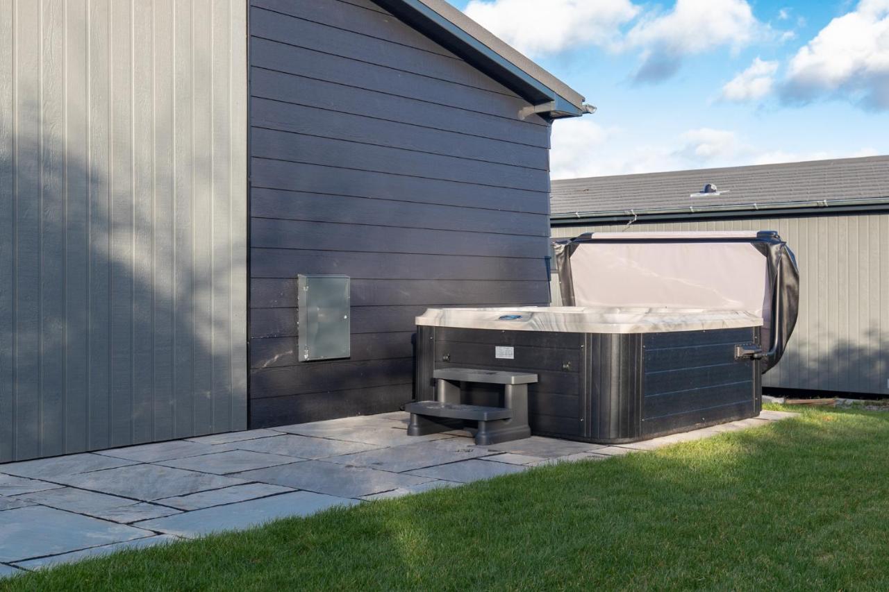 Hiraeth - Luxury Lodge With Hot Tub, Close To Beach Penally Exterior photo